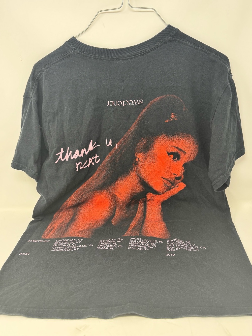 Ariana Grande ‘sweetener’ Tour black-T shirt size medium short sleeve preowned